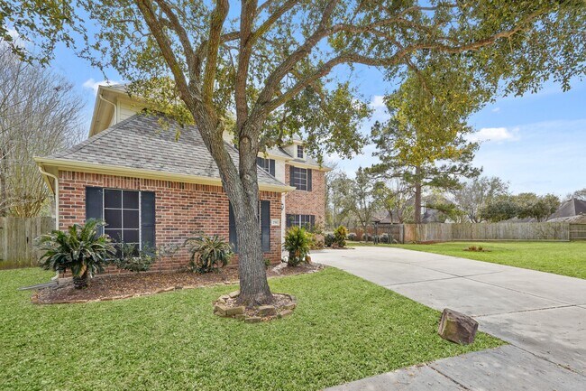 Building Photo - 2702 Pine tr