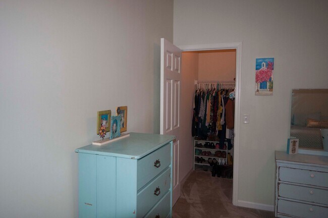 Building Photo - Young country style home- Move in ready!