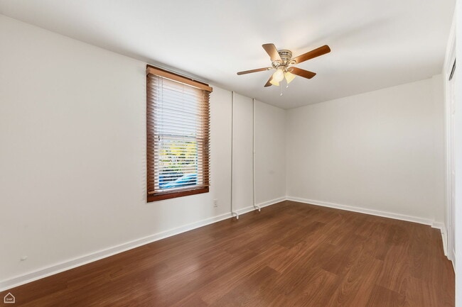 Building Photo - 7635 W Foster Ave