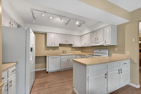 Kitchen - 13350 W Bluemound Rd