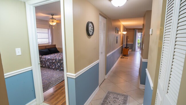 Building Photo - 2015 Coral Ridge Dr