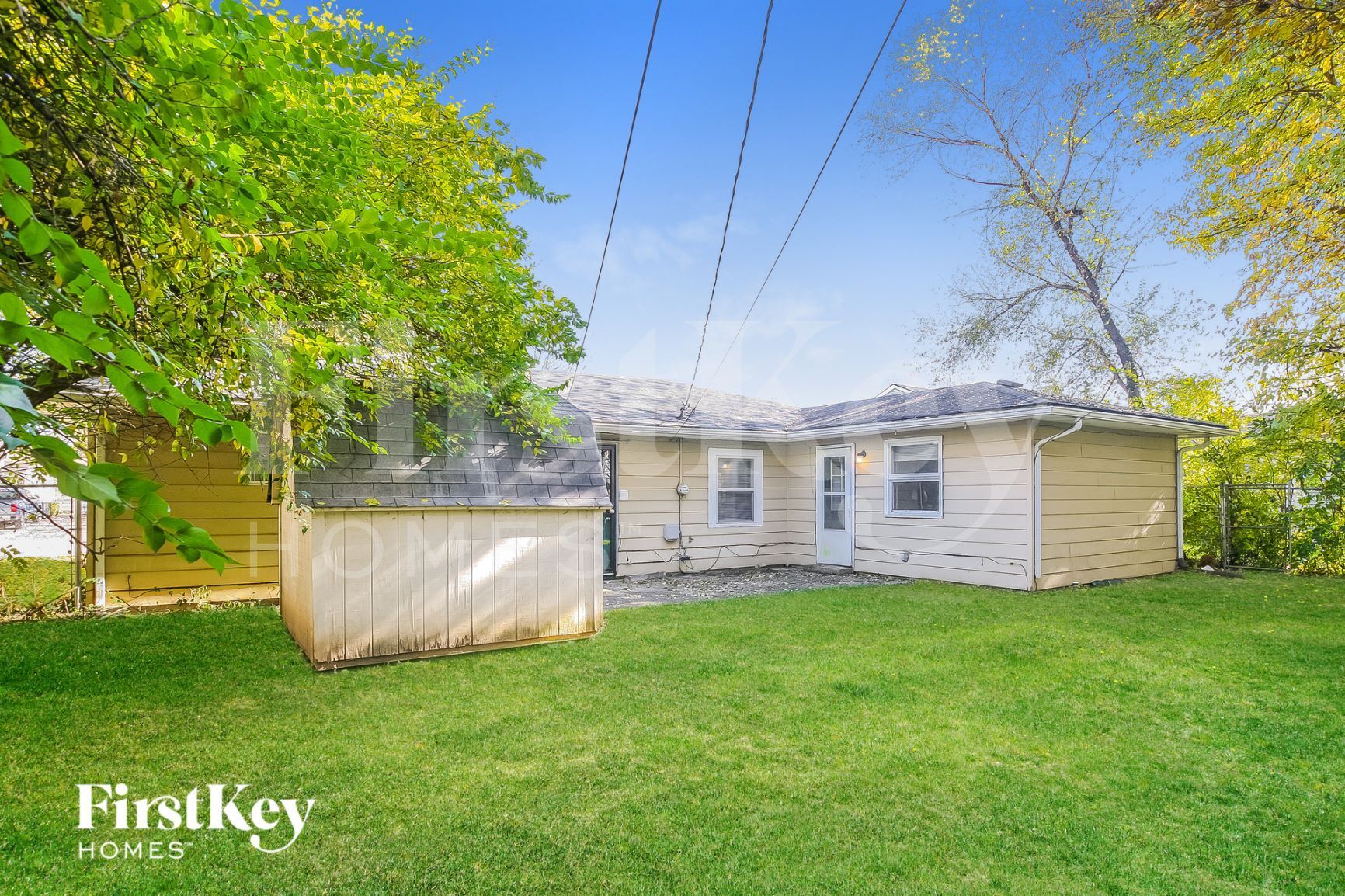 Building Photo - 4834 N Kenyon Dr