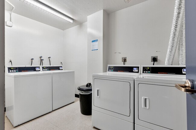 Building Photo - Dupont Condo | 1 Bed | 1 Bath | 780 Sf | Private Balcony | Parking Rental Available at Additional...
