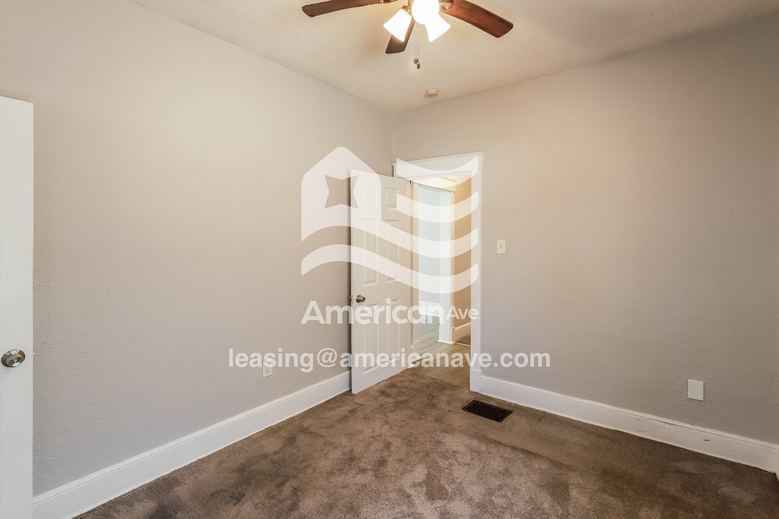 Building Photo - 3211 E 30 Terrace