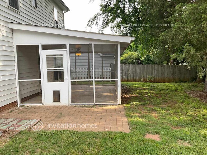 Building Photo - 7509 Starvalley Dr