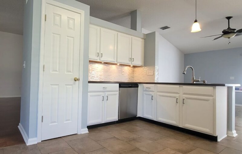 Building Photo - 810 S Lilac Loop