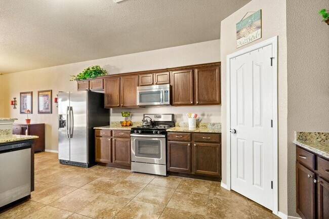 Building Photo - 5905 Speyside Dr