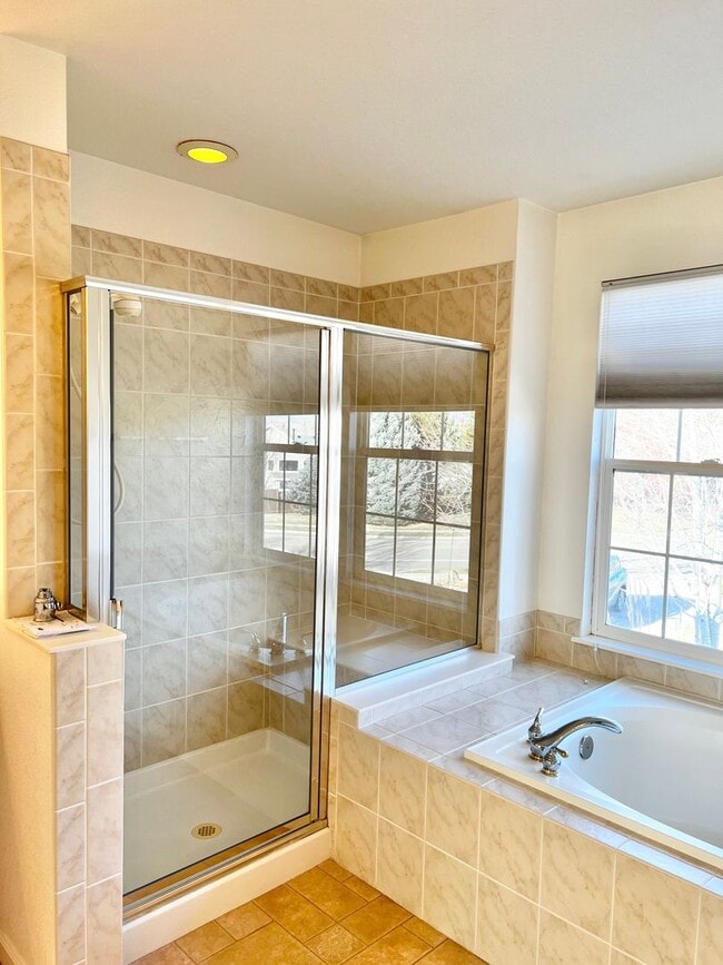 Building Photo - 4 bed, 3 bath Home in Huntington Hills Nei...