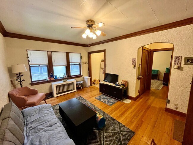 Interior Photo - 4474 N Oakland Ave