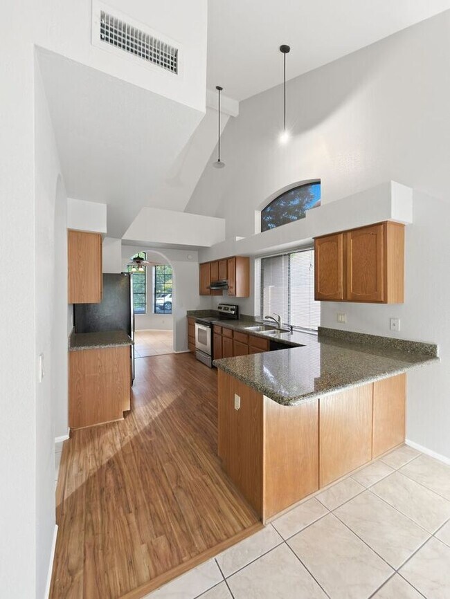 Building Photo - Location! Location! Beautiful 4 Bedroom/ 3 Bath Home! Ray/Kyrene