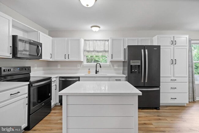 Building Photo - 1544 Avenue C