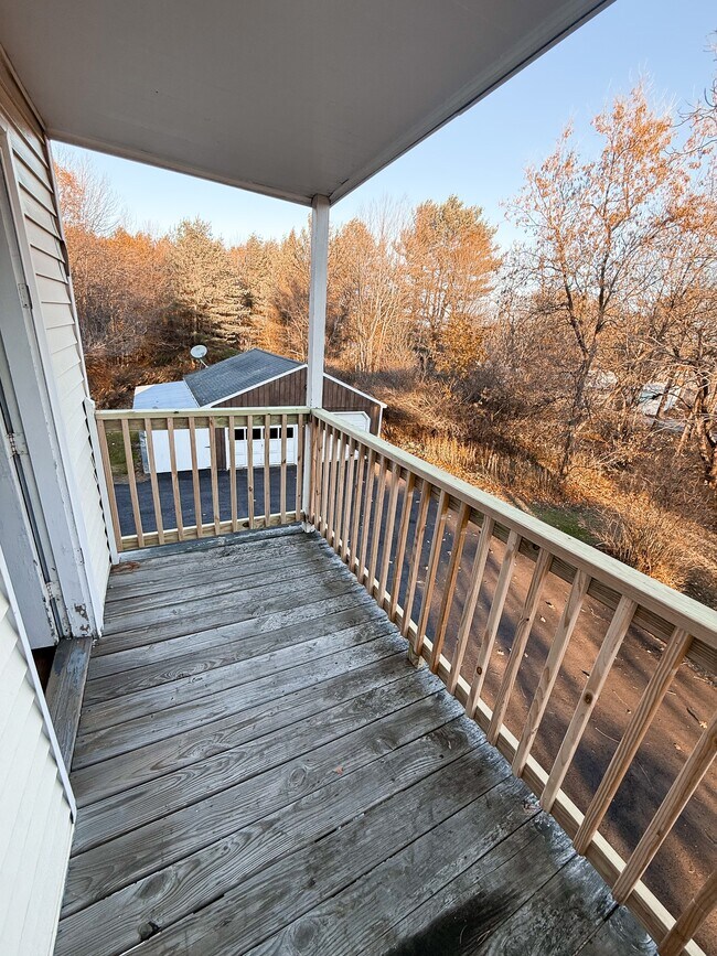 Building Photo - 584 Pleasant St