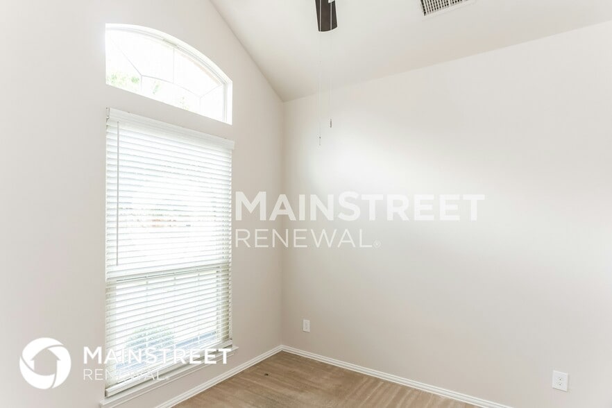 Building Photo - 700 Shady Meadow Ln