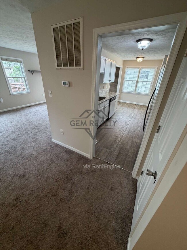 Building Photo - 313 3rd St