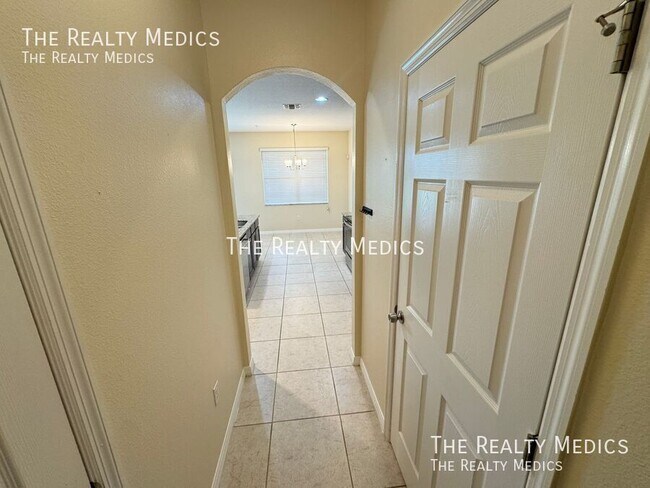 Building Photo - 2365 Seven Oaks Dr
