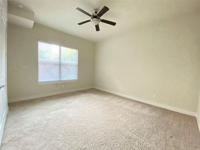 Building Photo - 9510 Cedarpost Square St