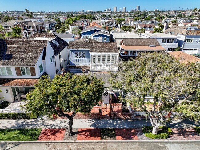 Building Photo - Furnished Balboa Peninsula Point Cottage Home | Available November 1st – April 30th