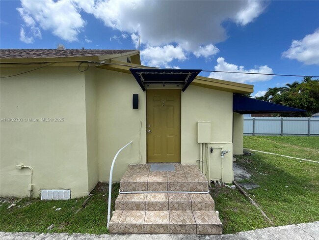 Building Photo - 3157 SW 17th St