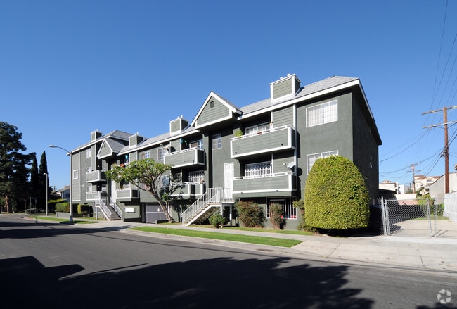 Building Photo - 2498 Corinth Ave