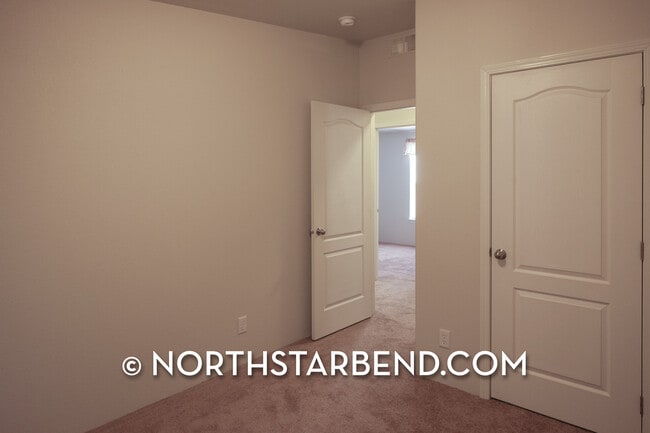 Building Photo - Updated home in Deschutes River Woods