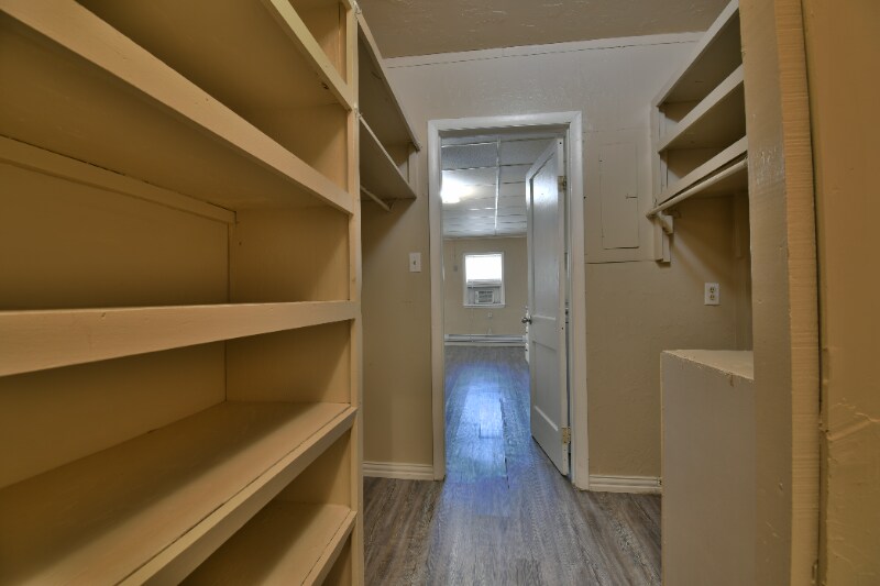 Building Photo - 808 W Cypress Ave