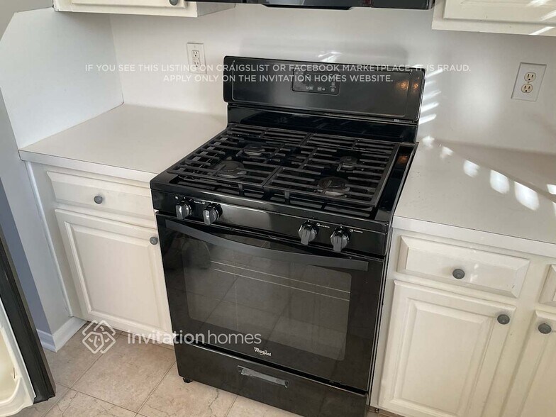 Building Photo - 3423 La Seine Ln