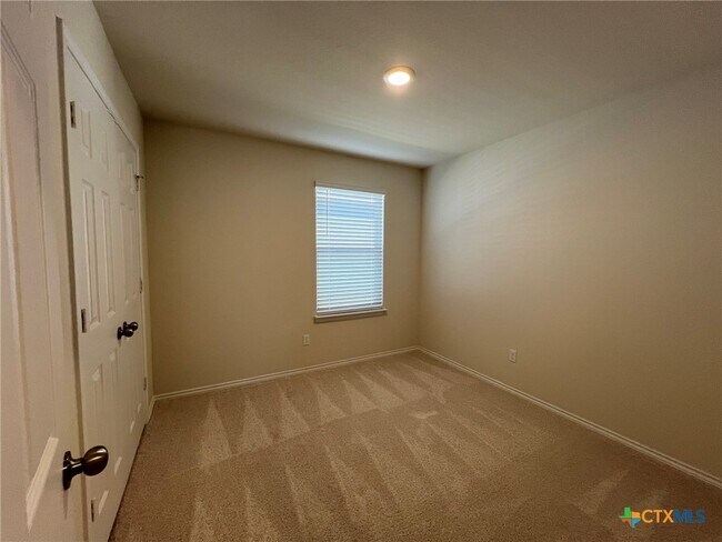 Building Photo - 760 Heartseed Ave