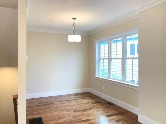 Building Photo - 43 Mansfield St