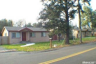 Building Photo - 6213 Almond Ave