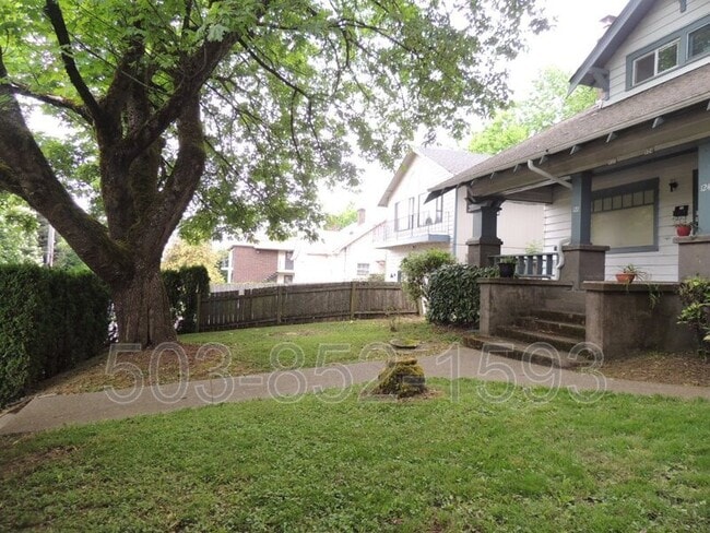 Building Photo - 122 SE 60th Ave