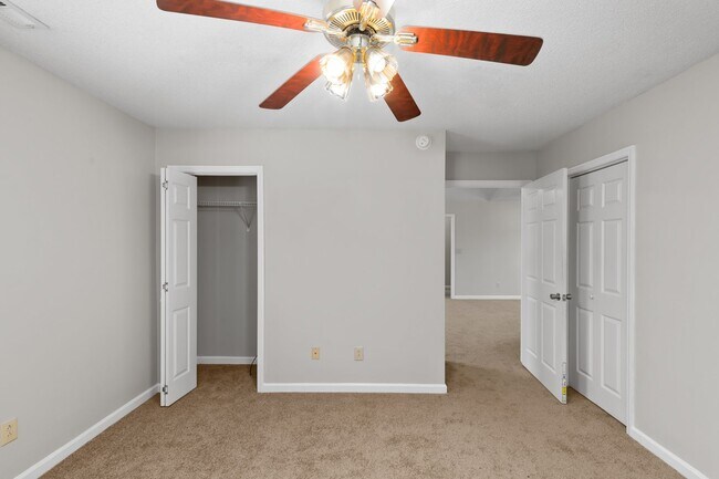 Building Photo - 3 Bedroom 2 Bathroom Home