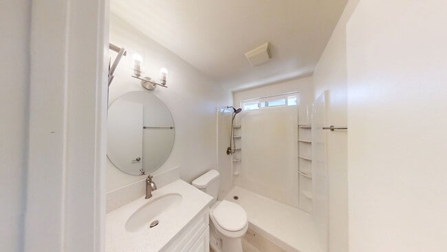 Building Photo - Peacock Valley HOA 2 Bedroom 1 Bathroom  5...