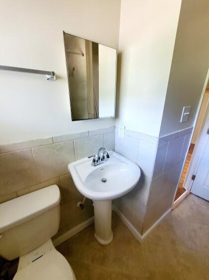 Building Photo - 1922 Oak Hill Ln