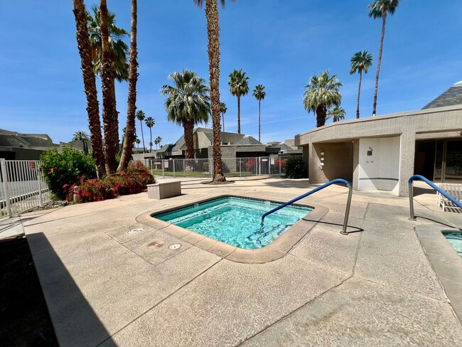 Building Photo - AVAILABLE NOW! 2 Bedroom / 2 Bathroom Cond...
