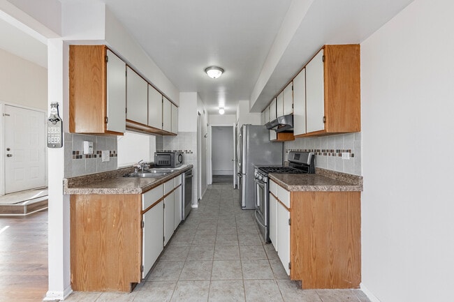 Building Photo - 237 Acorn Dr