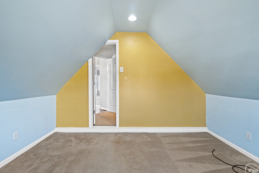 Building Photo - 305 Hidden Falls Ct