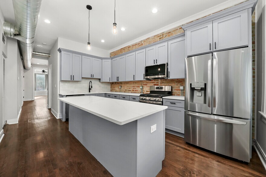 Building Photo - 1306 N Maplewood Ave