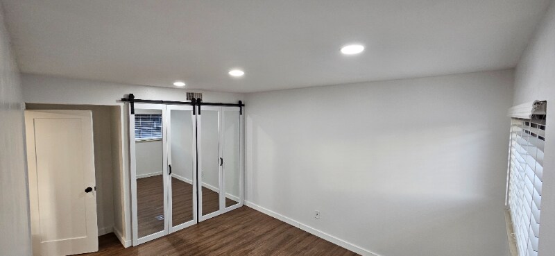 Building Photo - 935 Saturn Dr