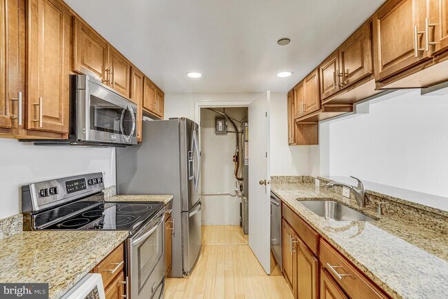 Building Photo - 1530 Key Blvd