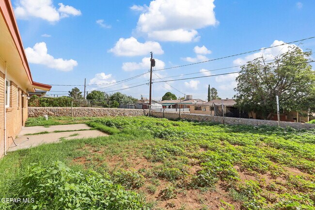Building Photo - 10060 Kellogg St