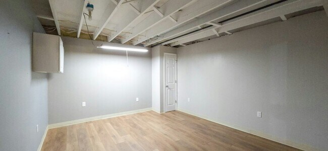 Building Photo - 14717 Drummond St