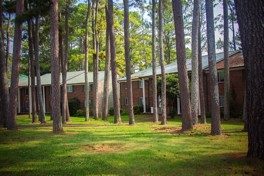 Primary Photo - Windy Lakes Apartments