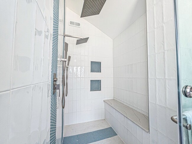 Building Photo - SPACIOUS LUXURY HOME WITH IN-LAW SUITE! [F...