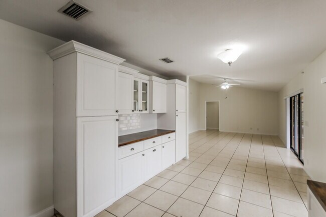 Building Photo - 13700 Exotica Ln