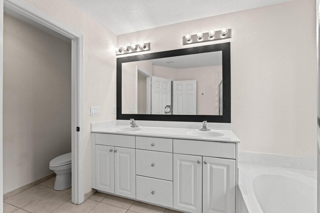 Building Photo - 1411 Lucaya Dr