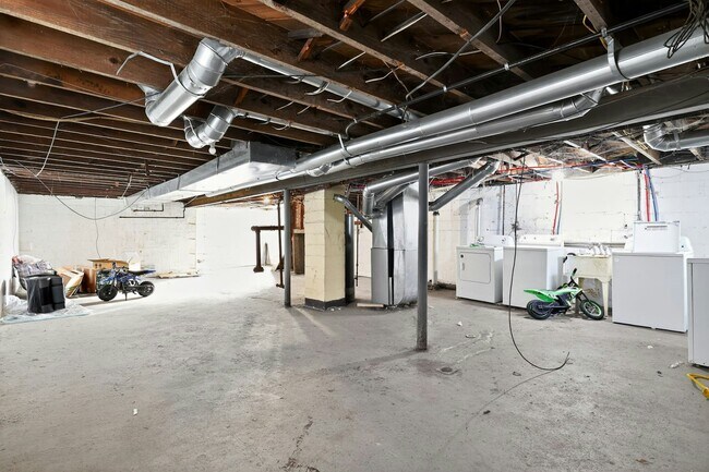 Building Photo - 16171 Cheyenne St