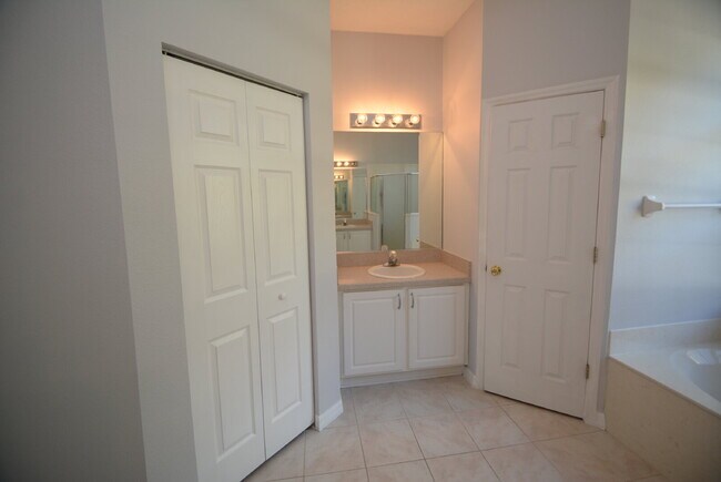 Building Photo - "Charming 3-Bed Oasis in Palm Coast - 1,85...