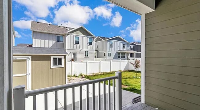 Building Photo - Your Next Home Awaits!