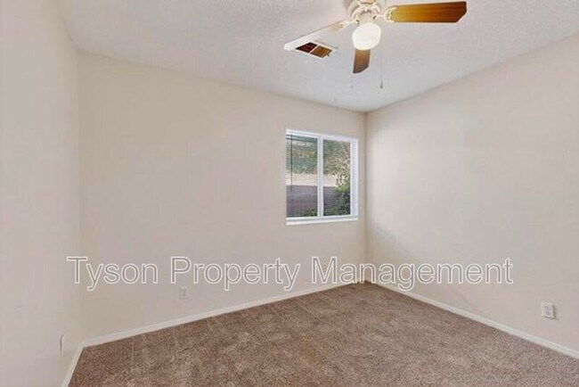 Building Photo - 3013 Taos Meadows Dr NE
