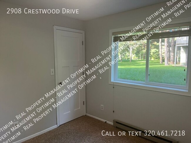 Building Photo - 2908 Crestwood Dr NE